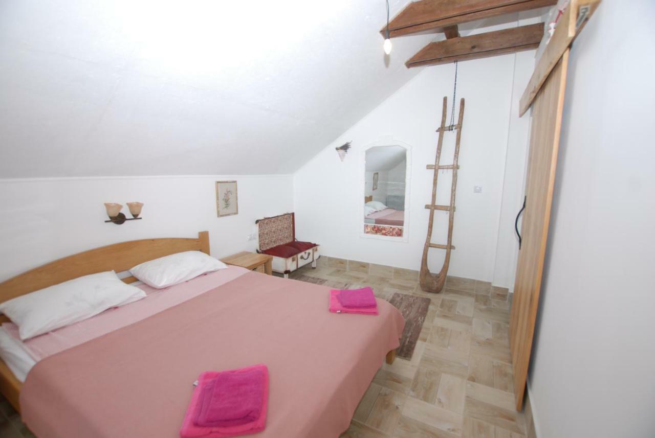 Apartment Cats Donji Milanovac Extérieur photo